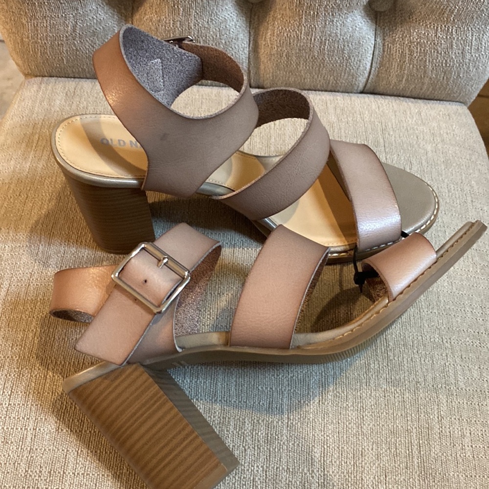 Old Navy NEW Strappy Beautiful Taupe Neutral Beige 4” Block Heels - size 10